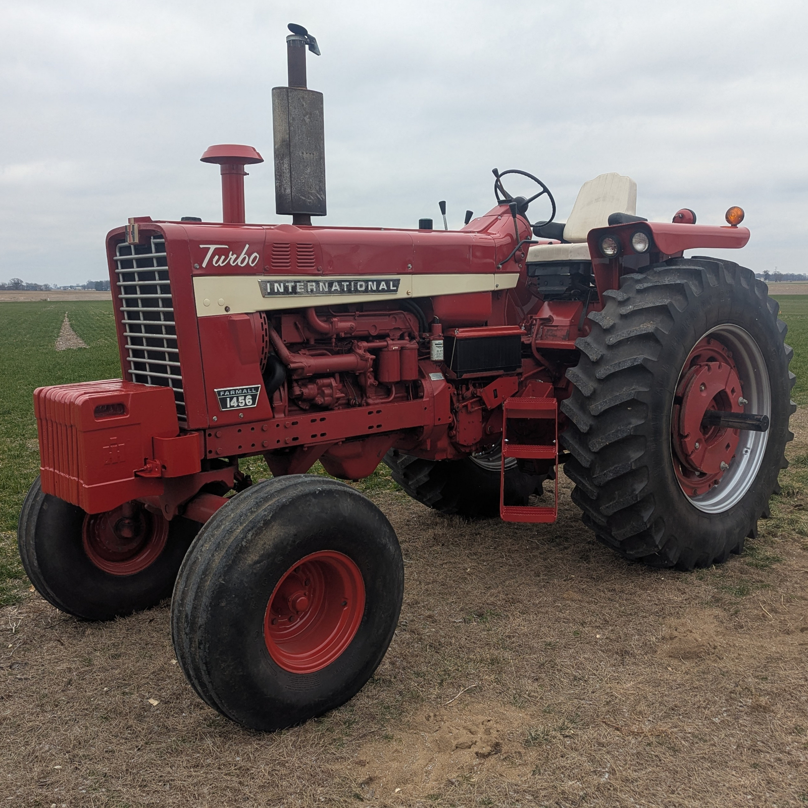 IH 1456 Tractor