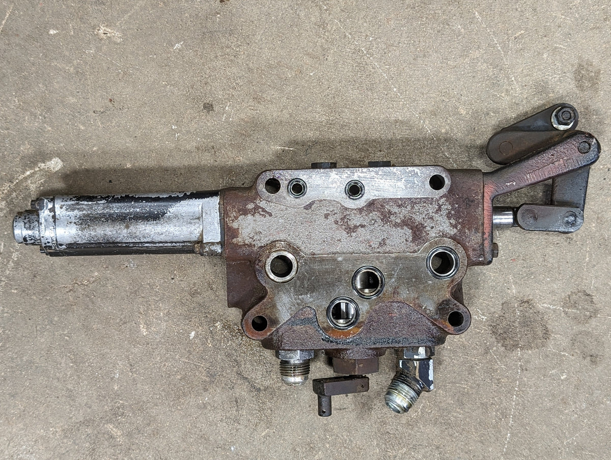 Auxiliary Remote Valve IH International 142552C99 1285880C91 USED