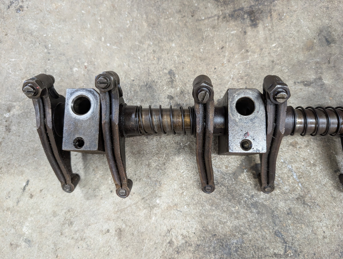 Rocker Arm Assembly IH International 675547C2 675447C91 675447C92 675660C92 USED