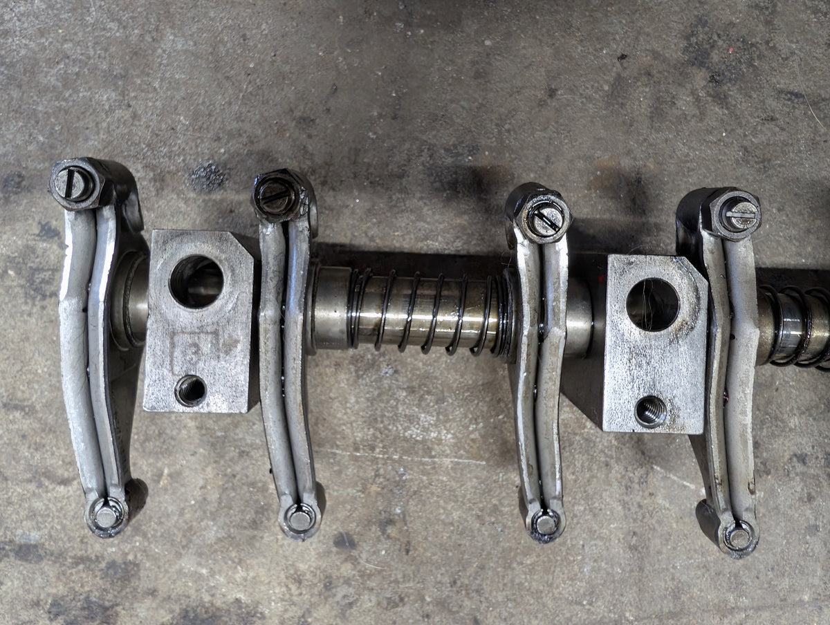 Rocker Arm Assembly IH International 688999C91 675547C2 675660C92 USED