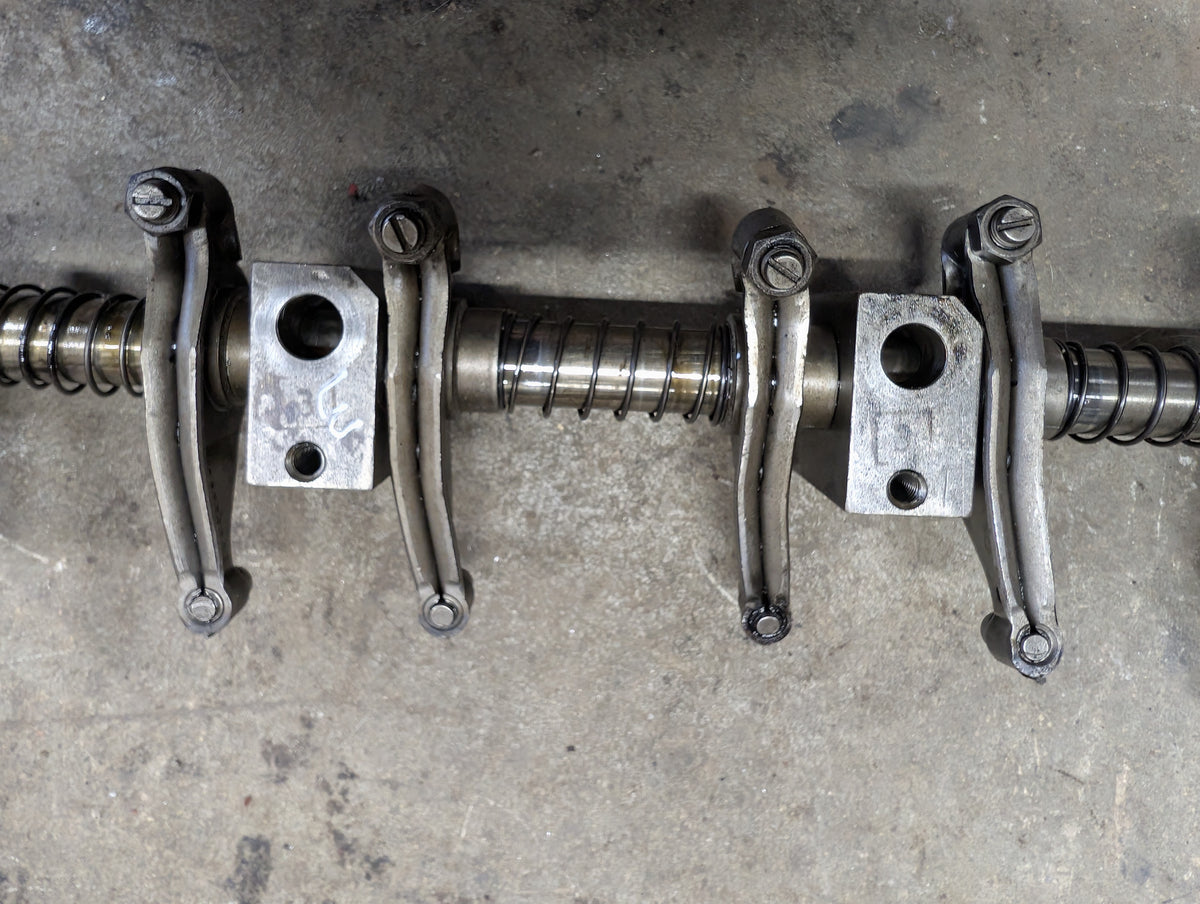 Rocker Arm Assembly IH International 688999C91 675547C2 675660C92 USED