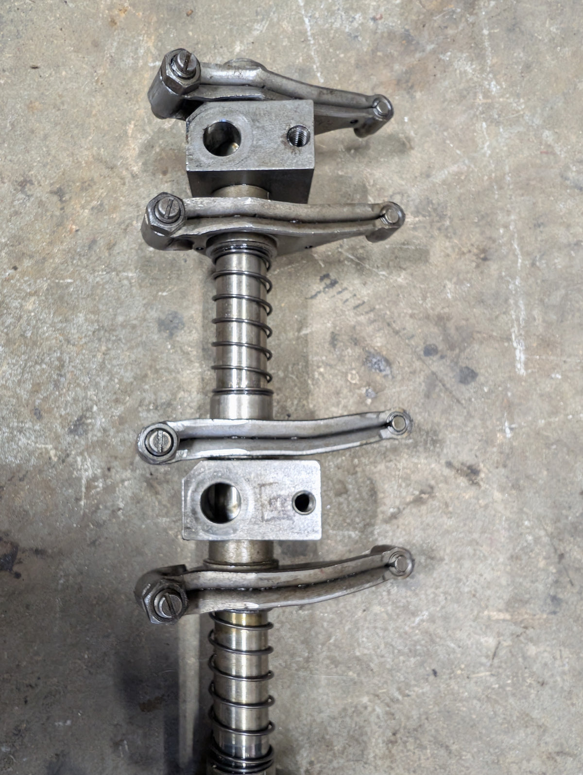 Rocker Arm Assembly IH International 688999C91 675547C2 675660C92 USED