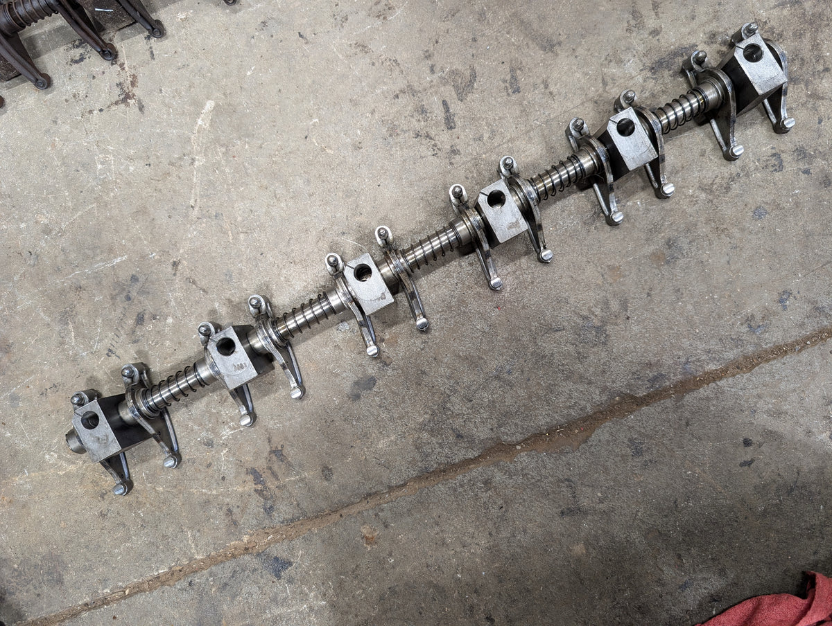 Rocker Arm Assembly IH International 688999C91 675547C2 675660C92 USED