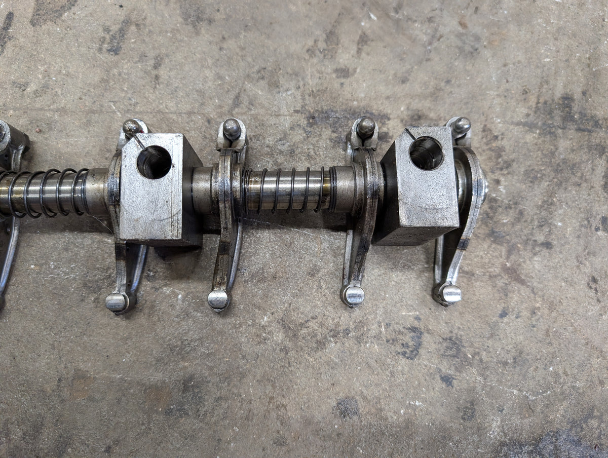 Rocker Arm Assembly IH International 688999C91 675547C2 675660C92 USED