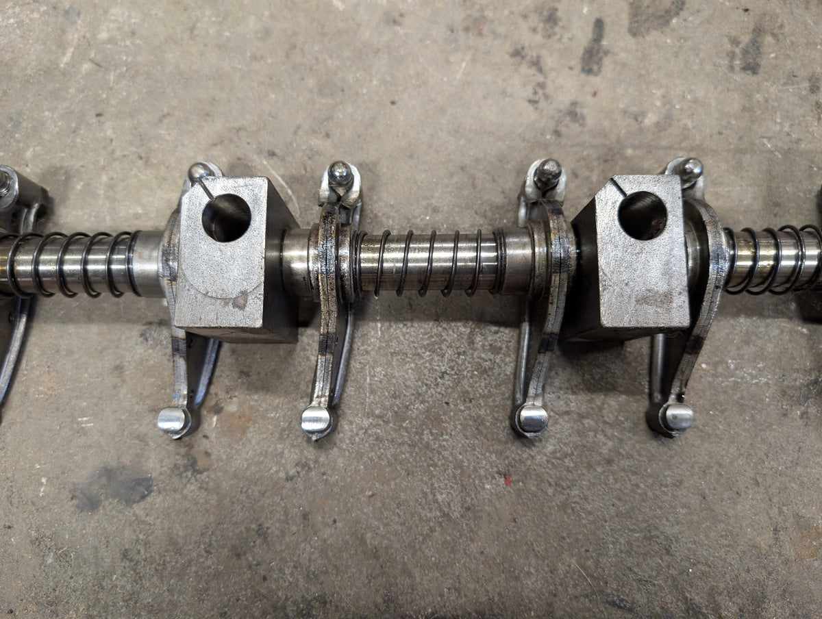 Rocker Arm Assembly IH International 688999C91 675547C2 675660C92 USED