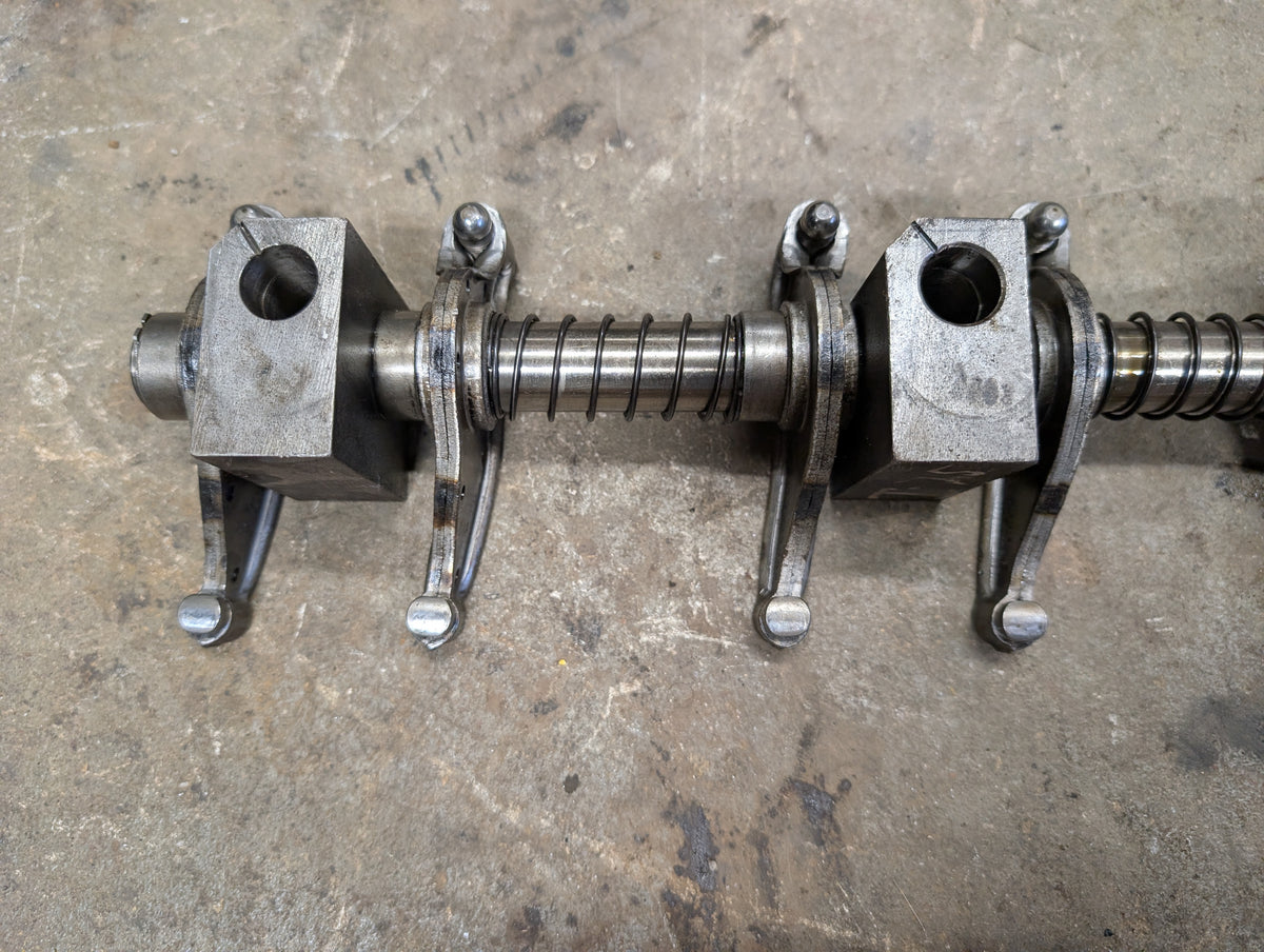 Rocker Arm Assembly IH International 688999C91 675547C2 675660C92 USED