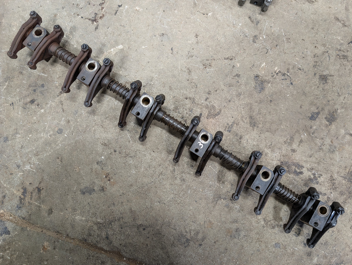 Rocker Arm Assembly IH International 688999C91 675547C2 675660C92 USED