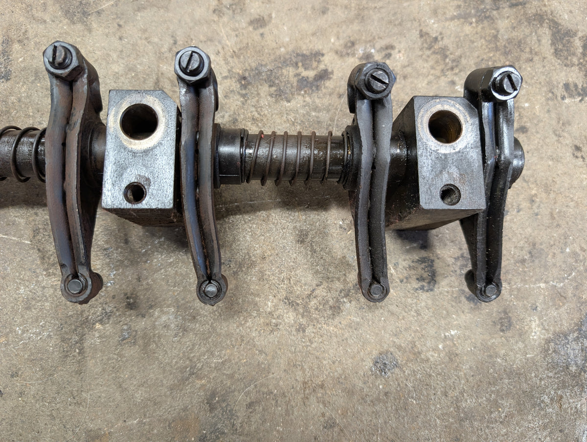 Rocker Arm Assembly IH International 688999C91 675547C2 675660C92 USED