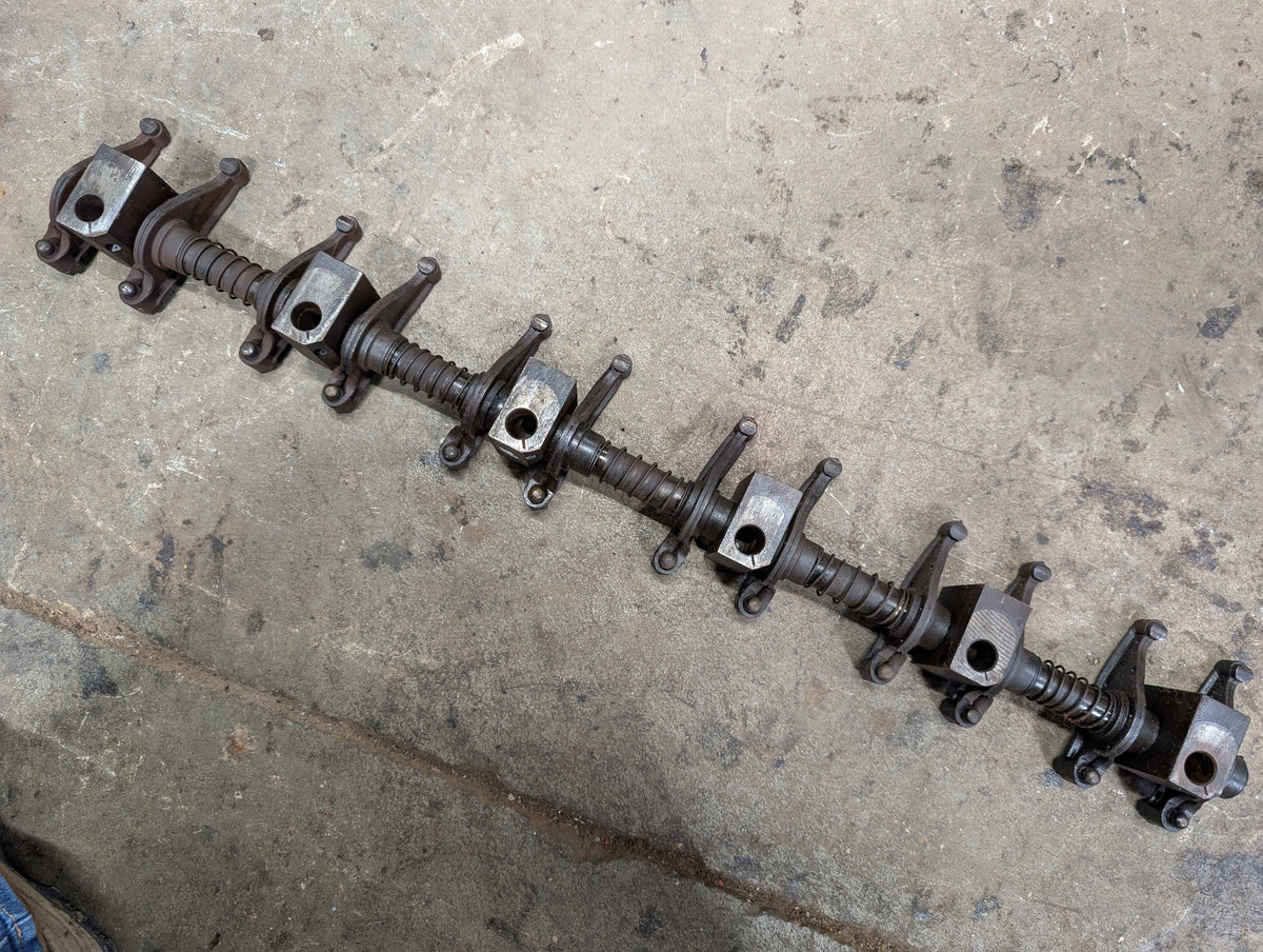 Rocker Arm Assembly IH International 688999C91 675547C2 675660C92 USED