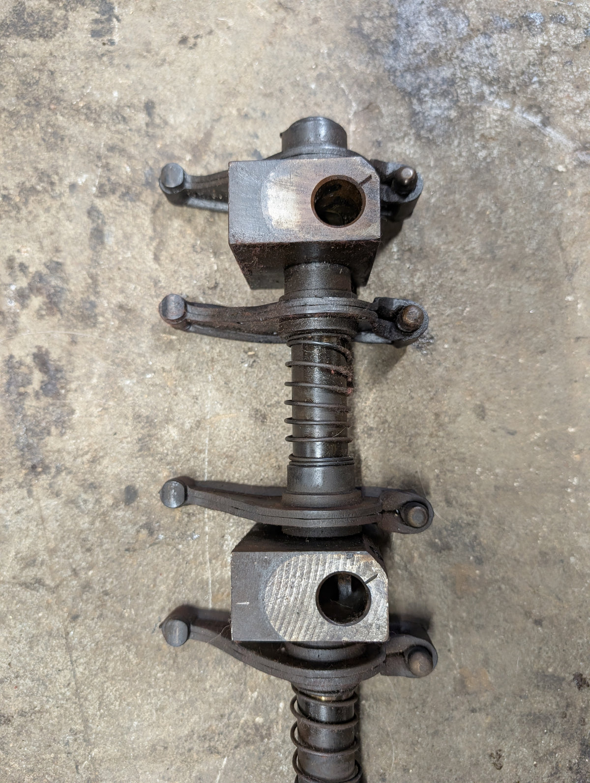 Rocker Arm Assembly IH International 688999C91 675547C2 675660C92 USED