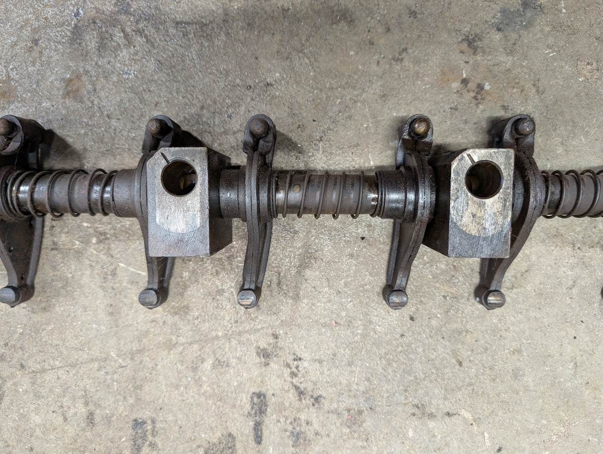 Rocker Arm Assembly IH International 688999C91 675547C2 675660C92 USED