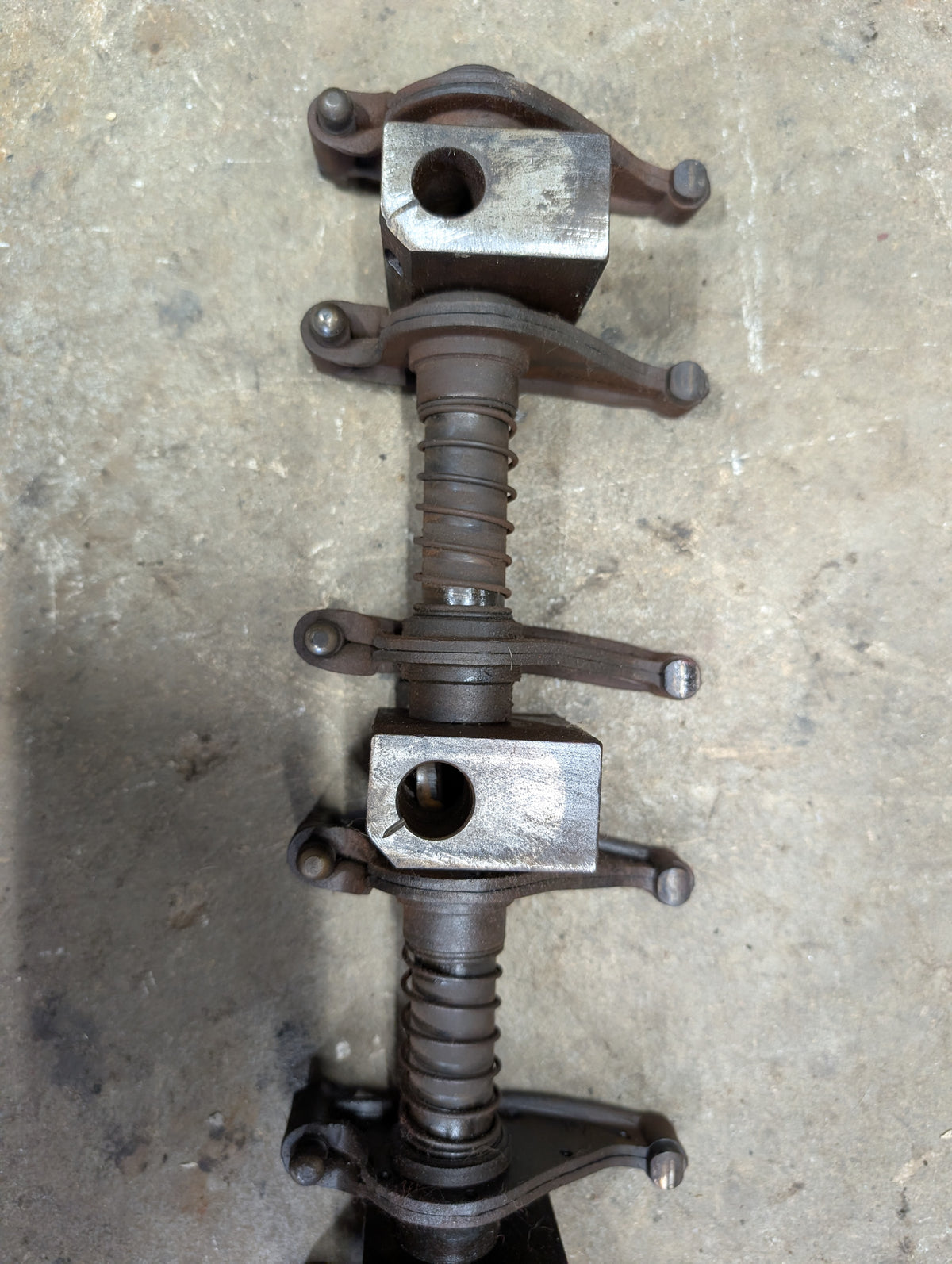 Rocker Arm Assembly IH International 688999C91 675547C2 675660C92 USED