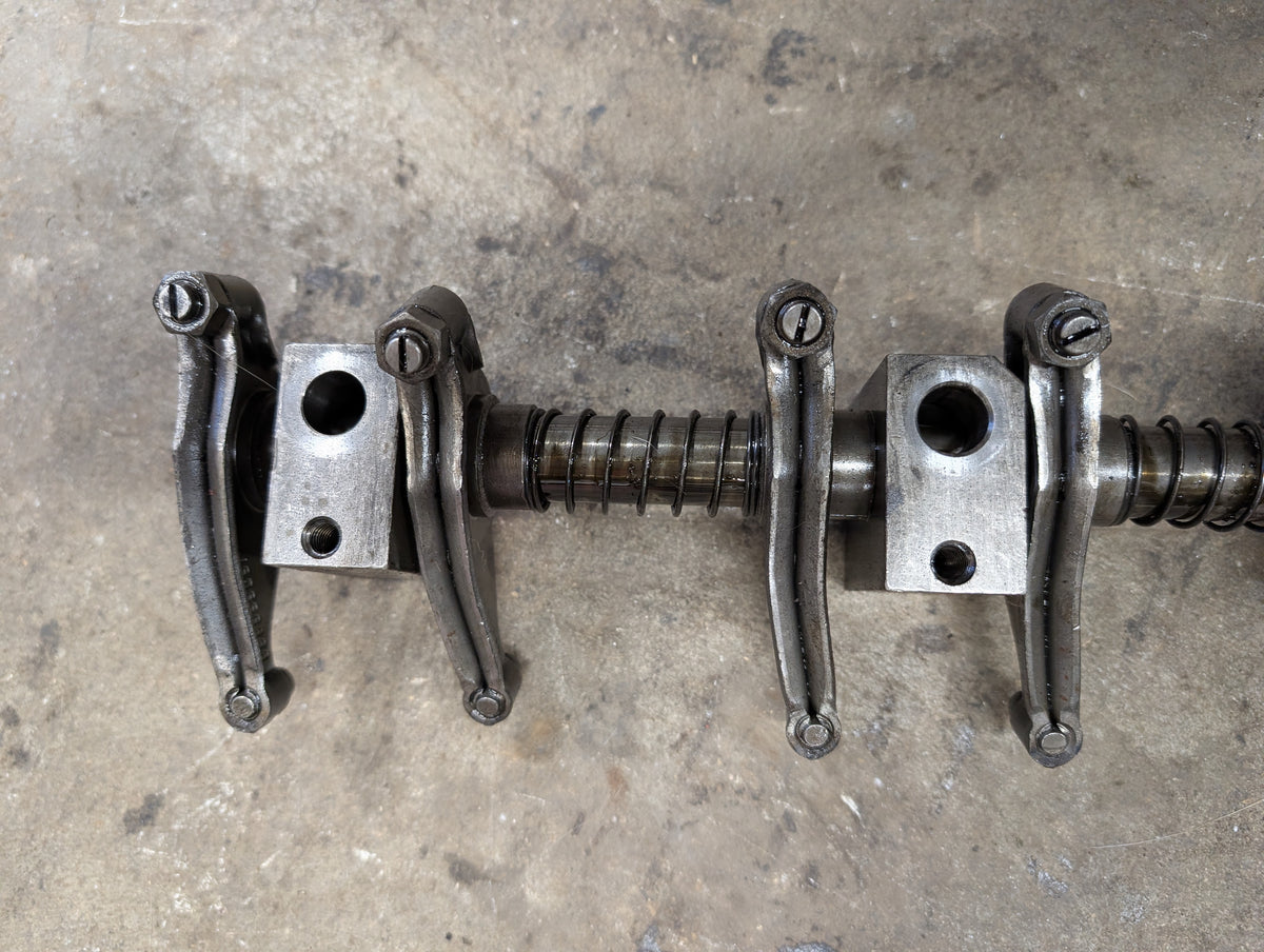 Rocker Arm Assembly IH International 688999C91 675547C2 675660C92 USED