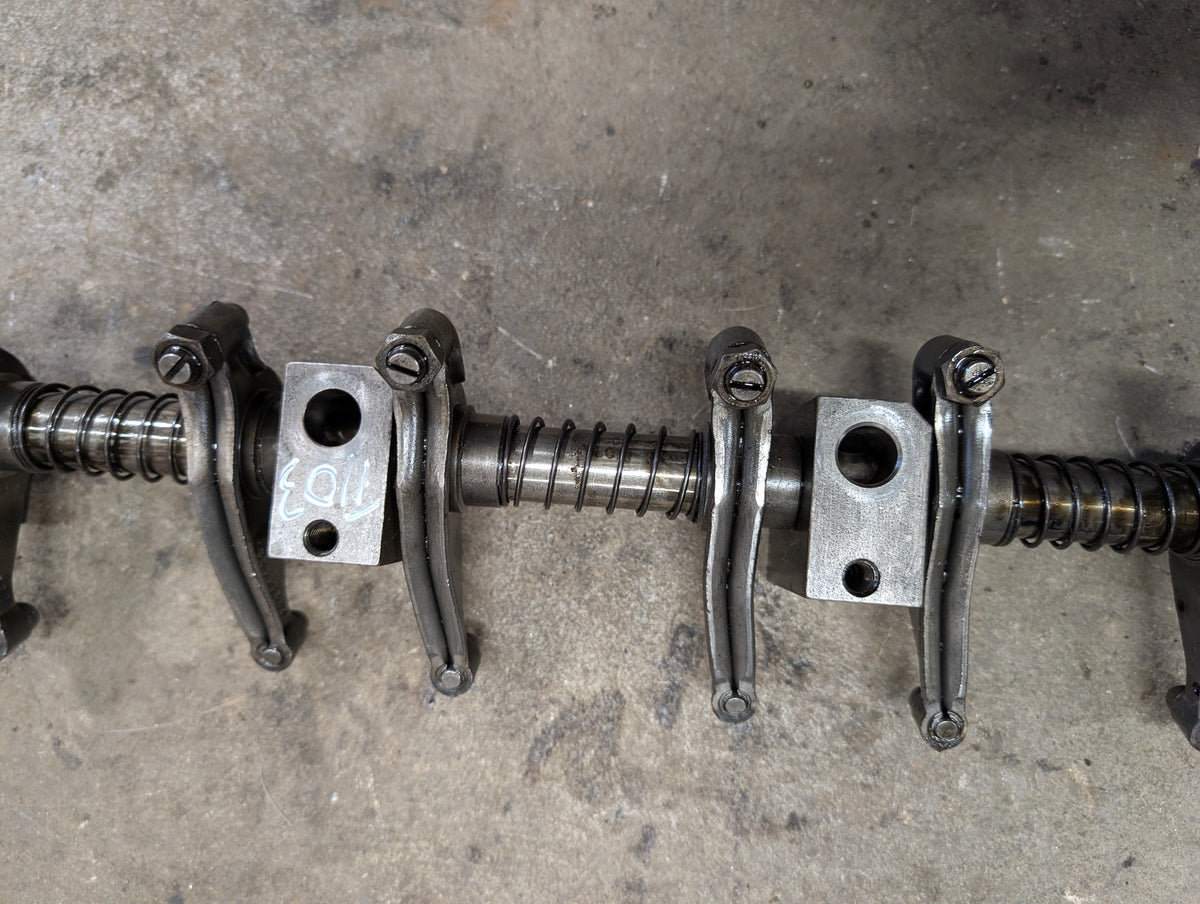 Rocker Arm Assembly IH International 688999C91 675547C2 675660C92 USED