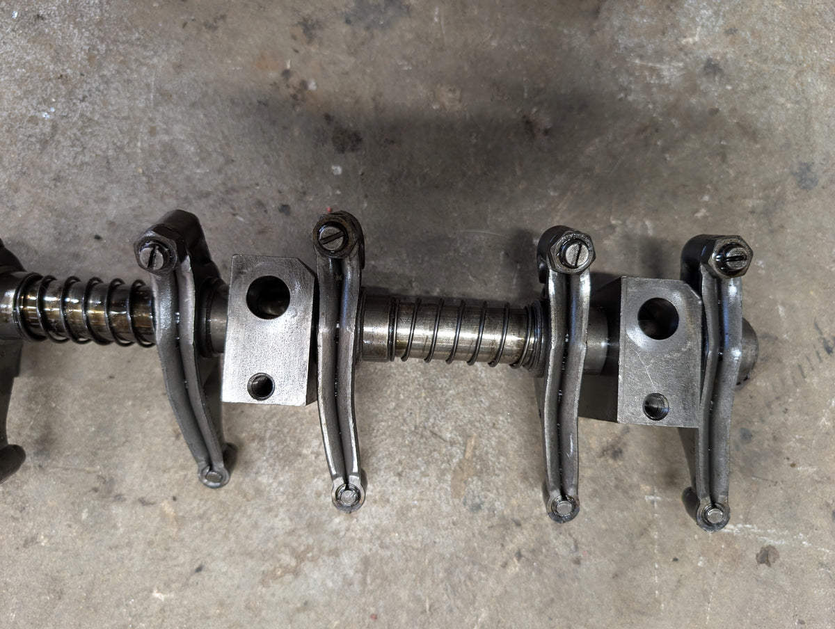 Rocker Arm Assembly IH International 688999C91 675547C2 675660C92 USED