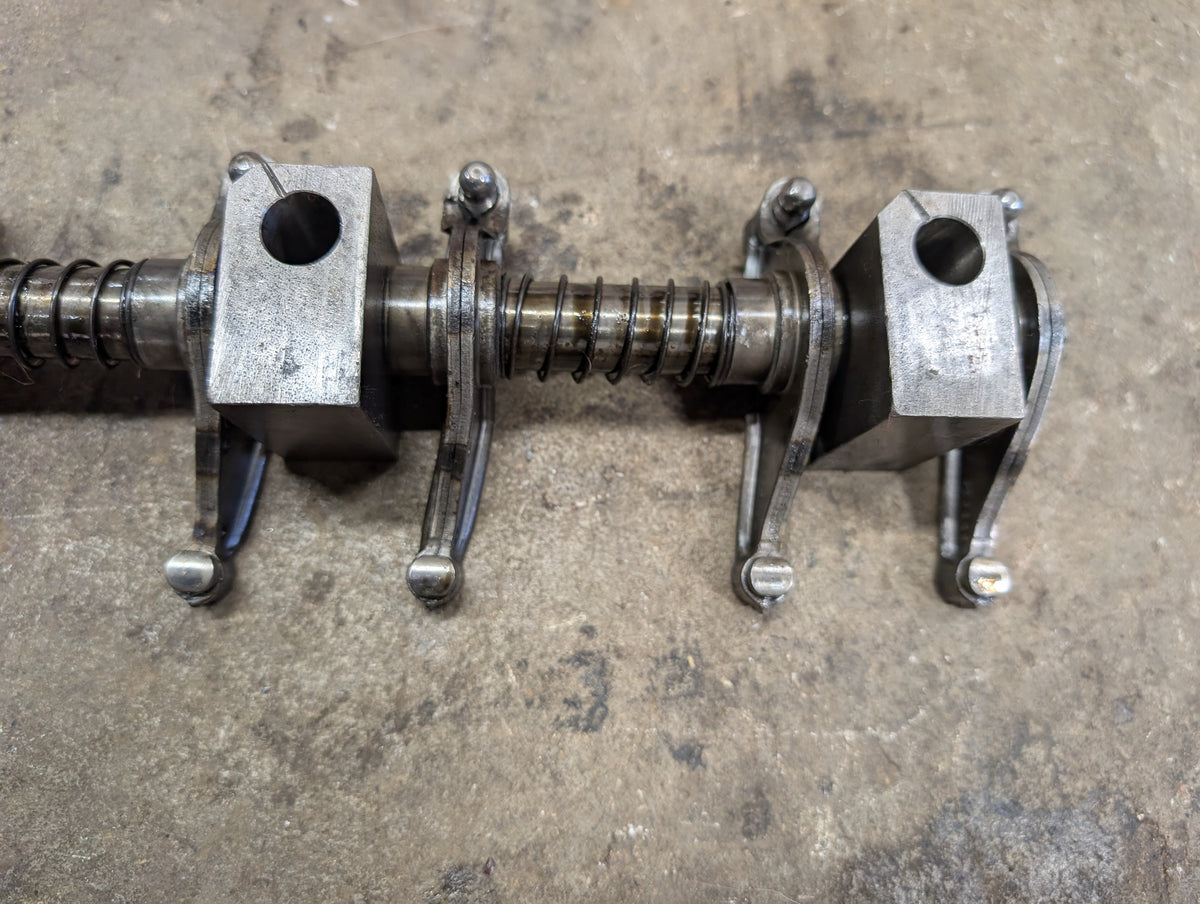 Rocker Arm Assembly IH International 688999C91 675547C2 675660C92 USED