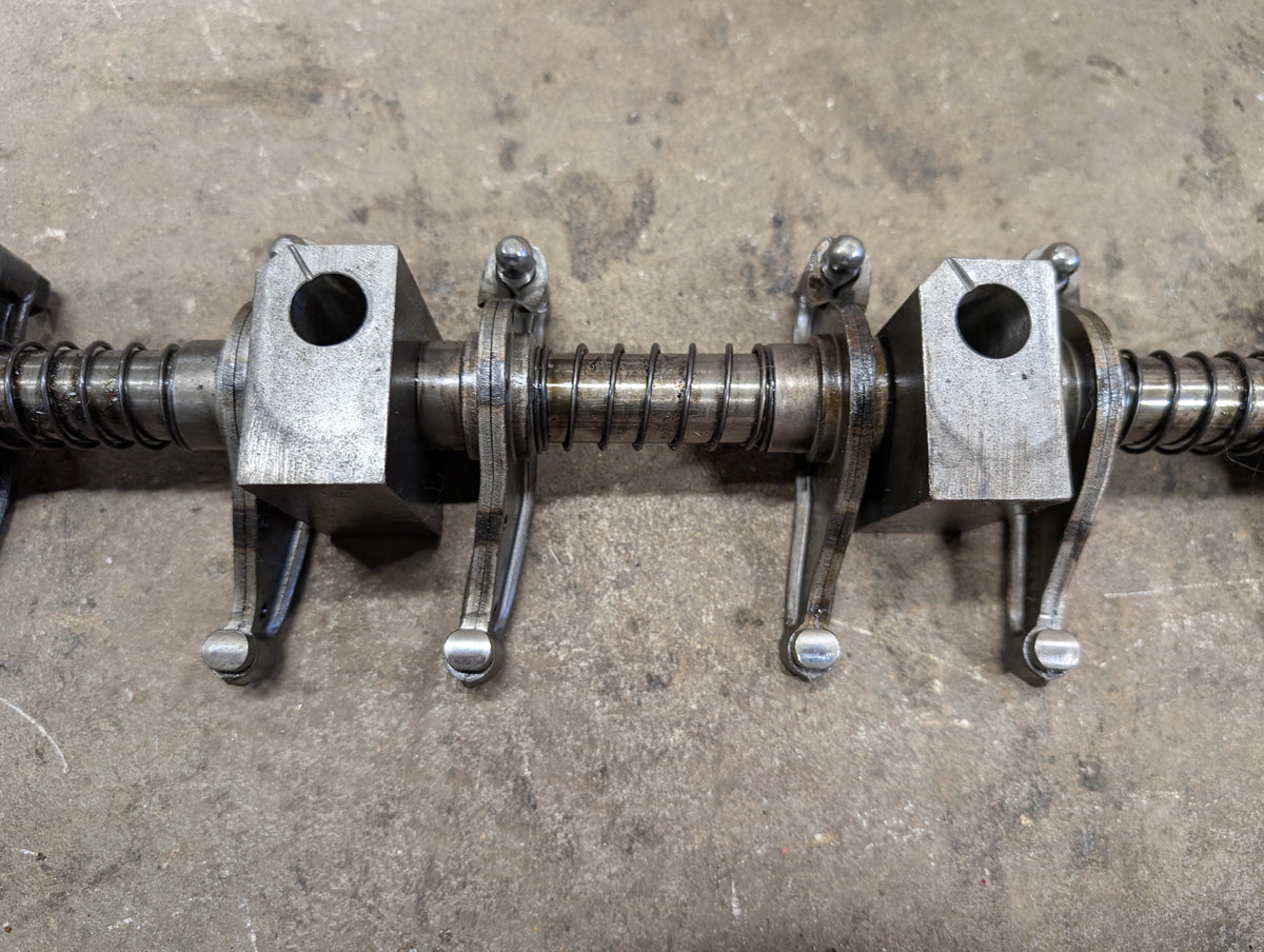 Rocker Arm Assembly IH International 688999C91 675547C2 675660C92 USED