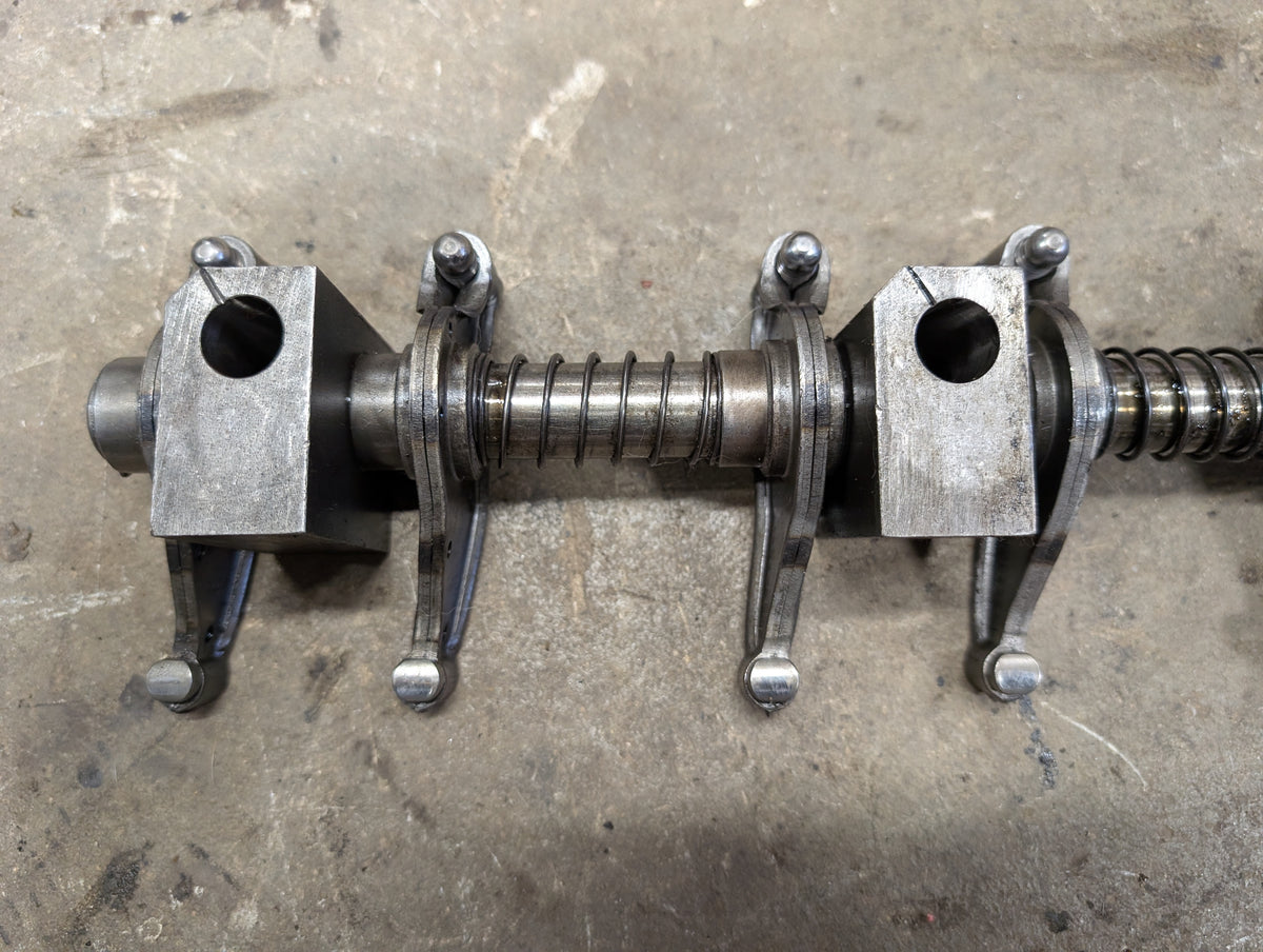 Rocker Arm Assembly IH International 688999C91 675547C2 675660C92 USED