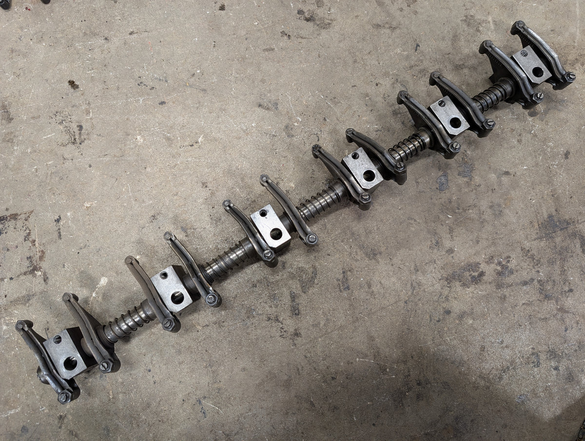 Rocker Arm Assembly IH International 688999C91 675547C2 675660C92 USED