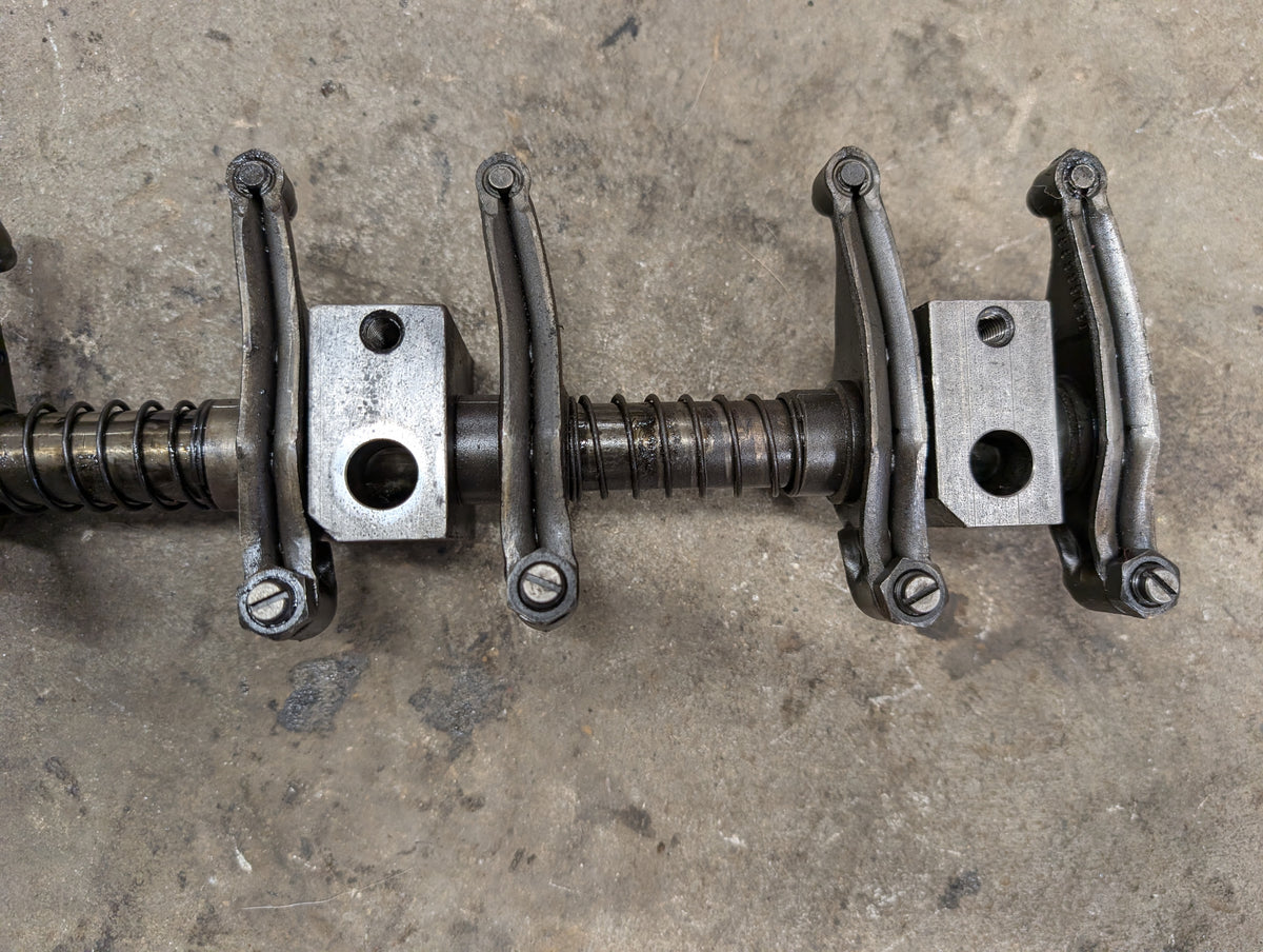 Rocker Arm Assembly IH International 688999C91 675547C2 675660C92 USED