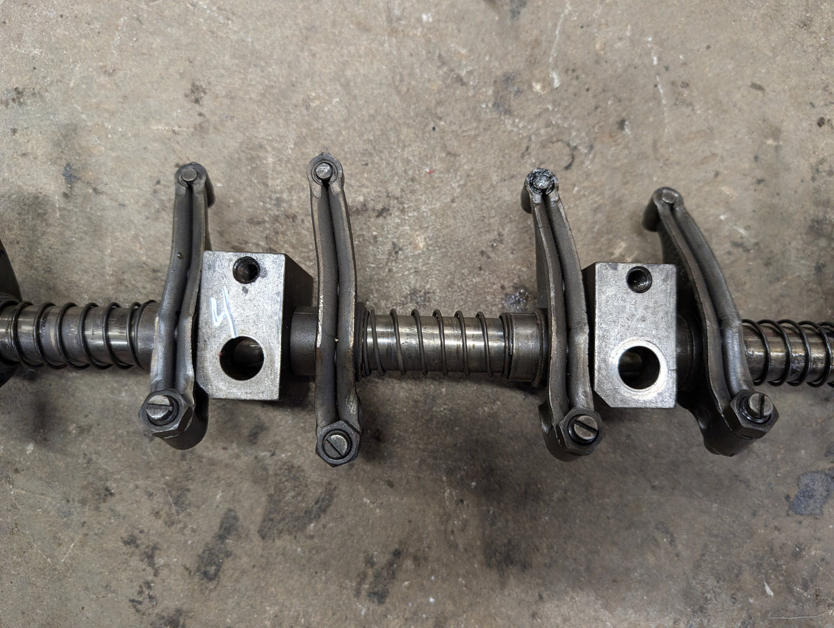 Rocker Arm Assembly IH International 688999C91 675547C2 675660C92 USED