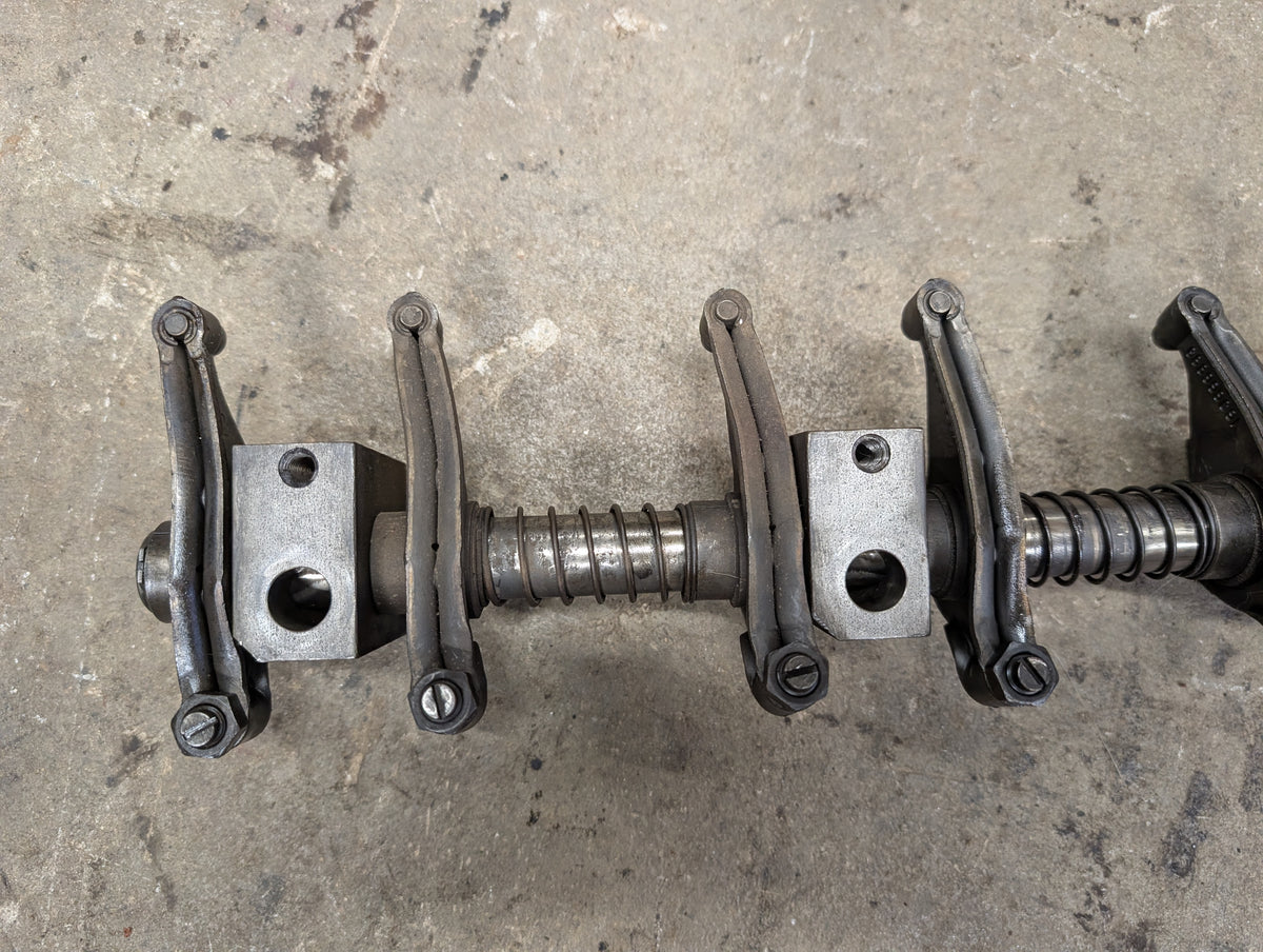 Rocker Arm Assembly IH International 688999C91 675547C2 675660C92 USED