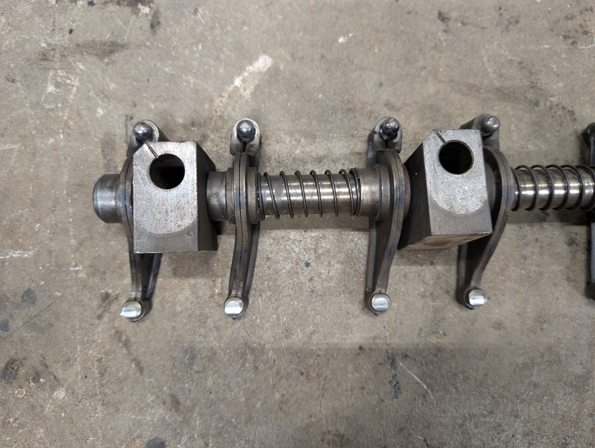 Rocker Arm Assembly IH International 688999C91 675547C2 675660C92 USED