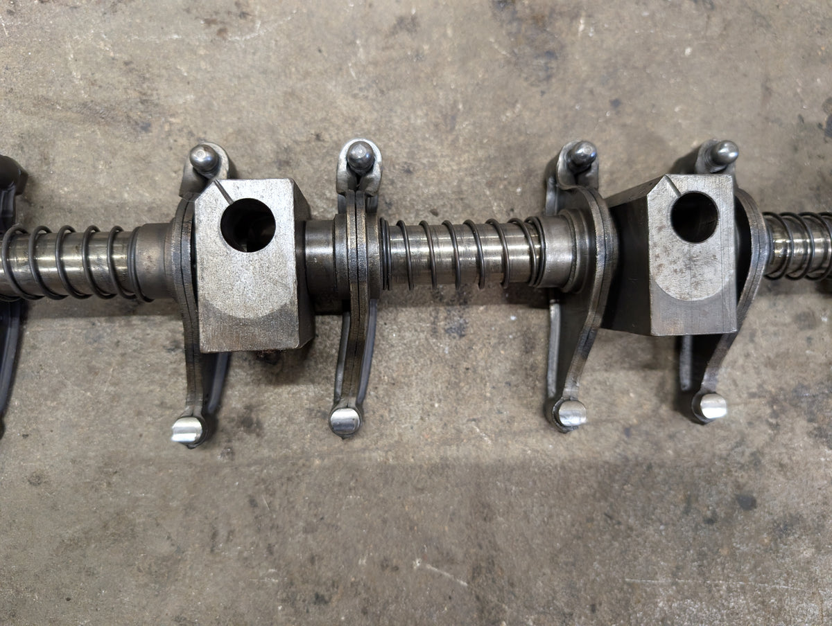 Rocker Arm Assembly IH International 688999C91 675547C2 675660C92 USED