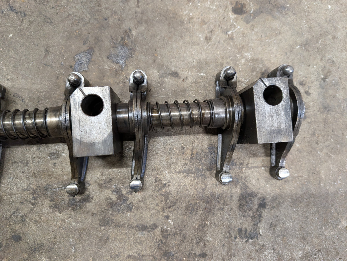 Rocker Arm Assembly IH International 688999C91 675547C2 675660C92 USED