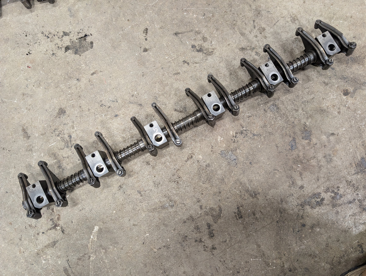 Rocker Arm Assembly IH International 688999C91 675547C2 675660C92 USED