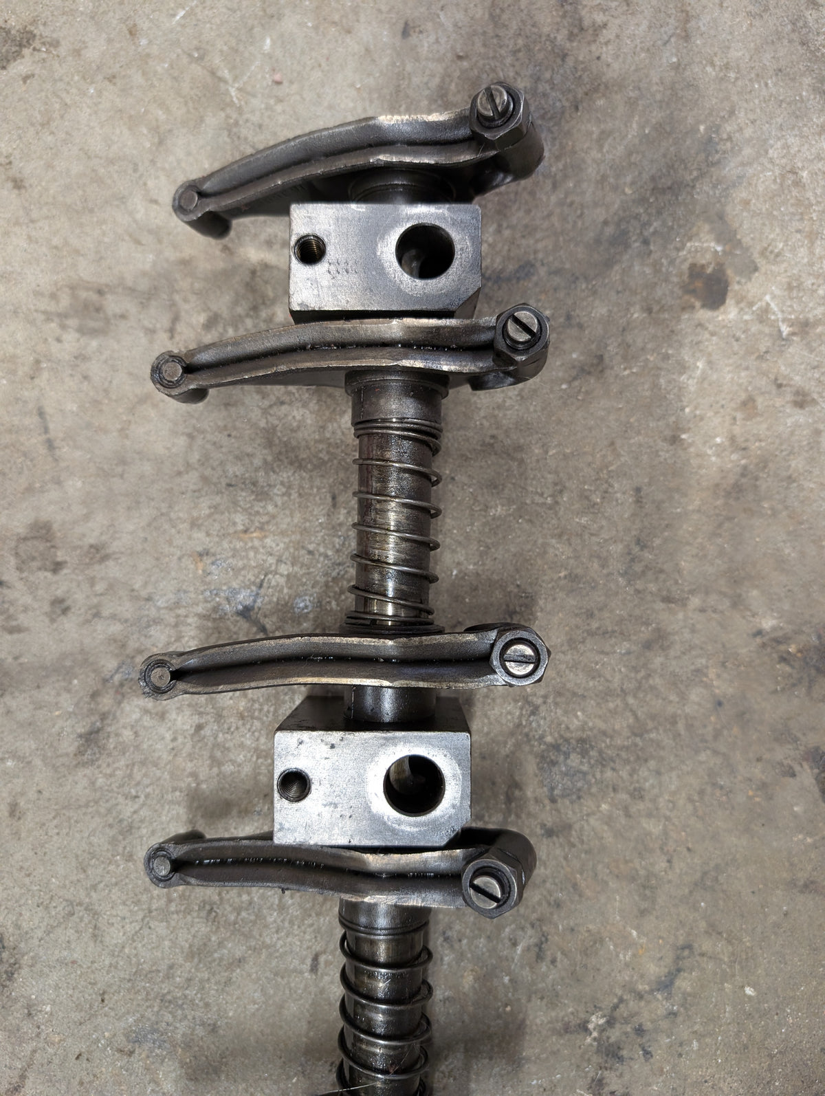 Rocker Arm Assembly IH International 688999C91 675547C2 675660C92 USED