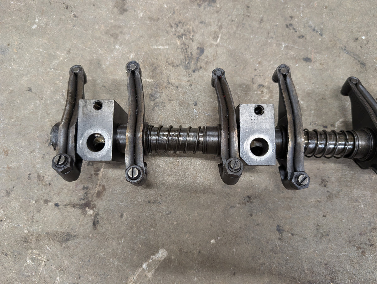 Rocker Arm Assembly IH International 688999C91 675547C2 675660C92 USED