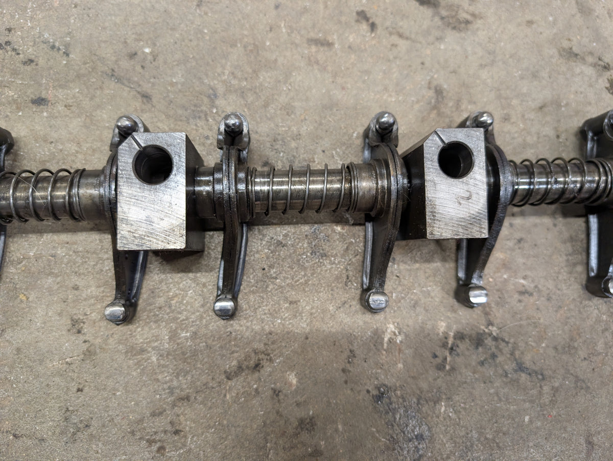 Rocker Arm Assembly IH International 688999C91 675547C2 675660C92 USED