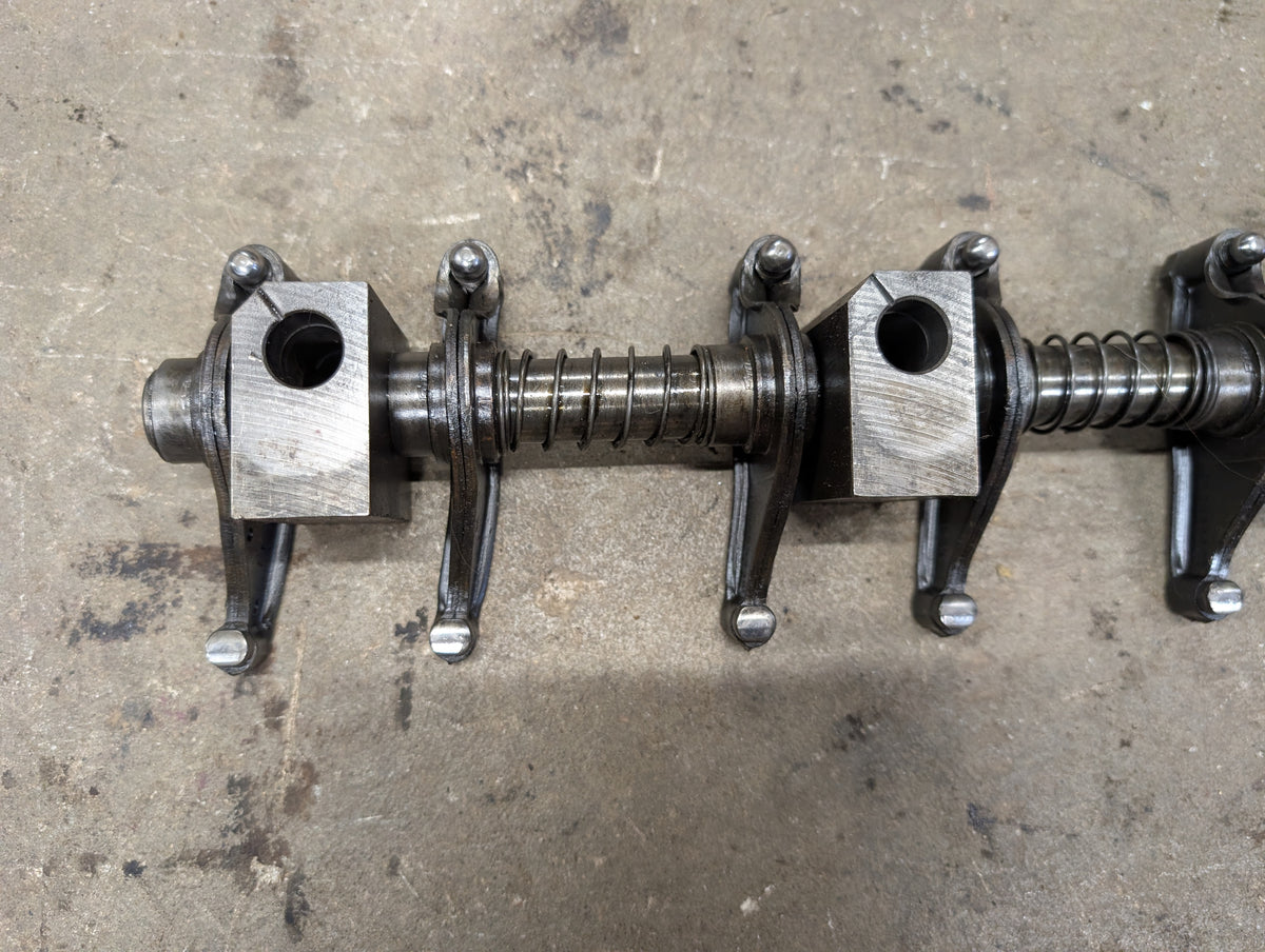 Rocker Arm Assembly IH International 688999C91 675547C2 675660C92 USED