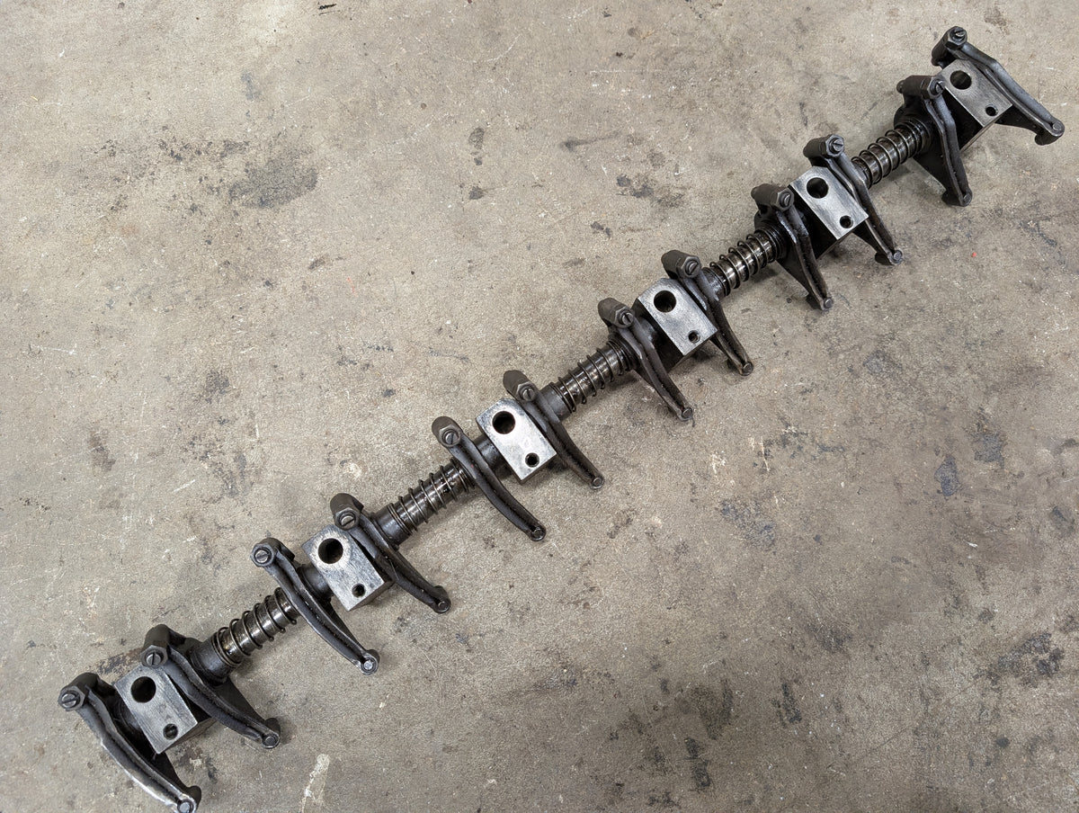 Rocker Arm Assembly IH International 688999C91 675547C2 675660C92 USED