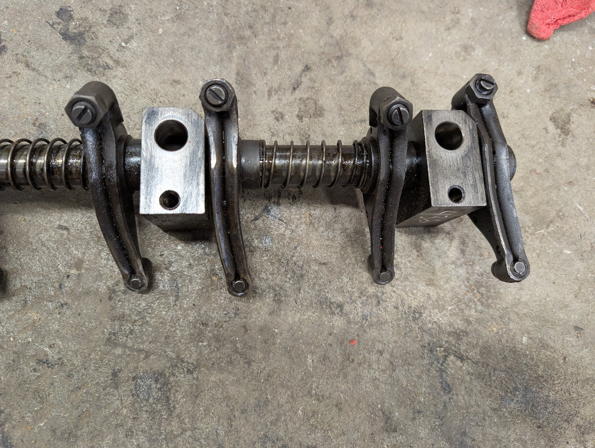 Rocker Arm Assembly IH International 688999C91 675547C2 675660C92 USED