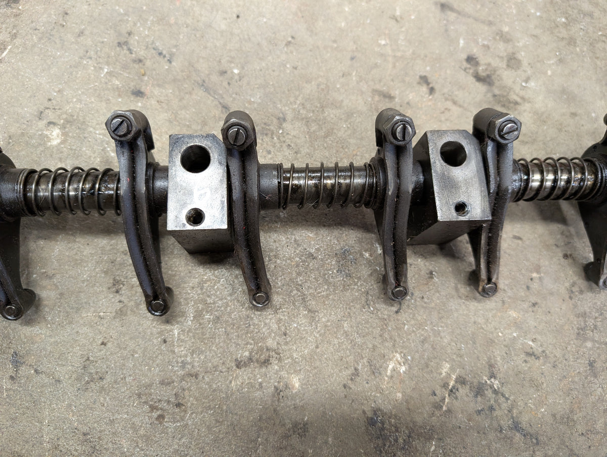 Rocker Arm Assembly IH International 688999C91 675547C2 675660C92 USED