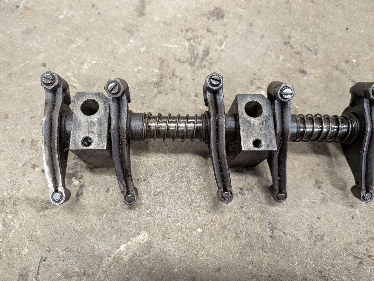 Rocker Arm Assembly IH International 688999C91 675547C2 675660C92 USED