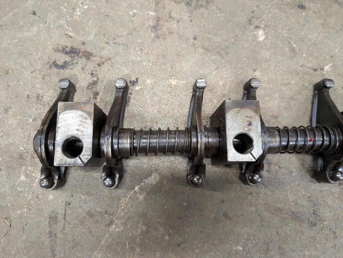 Rocker Arm Assembly IH International 688999C91 675547C2 675660C92 USED