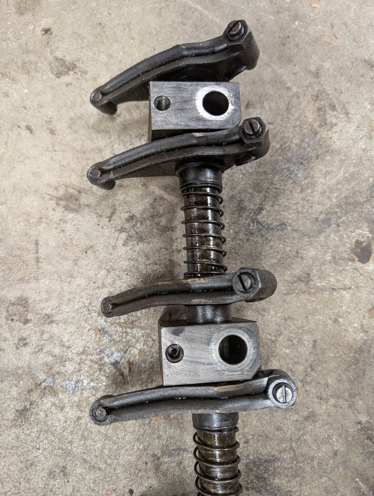 Rocker Arm Assembly IH International 688999C91 675547C2 675660C92 USED