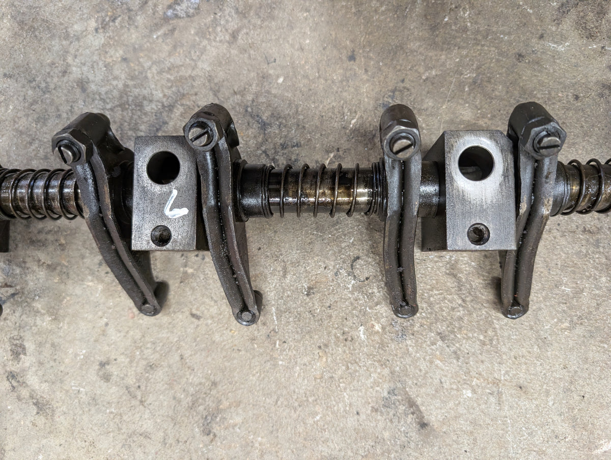 Rocker Arm Assembly IH International 688999C91 675547C2 675660C92 USED