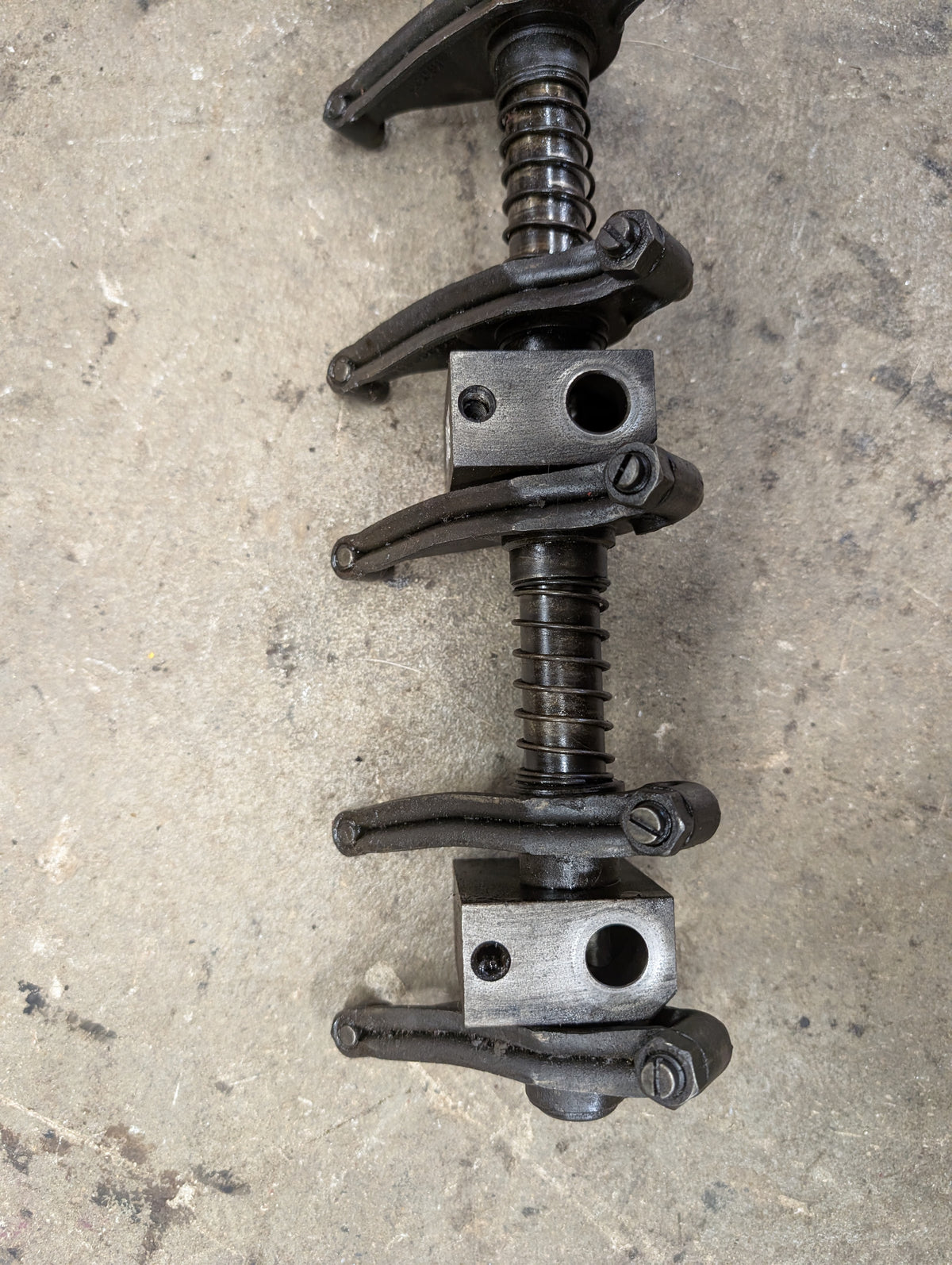 Rocker Arm Assembly IH International 688999C91 675547C2 675660C92 USED