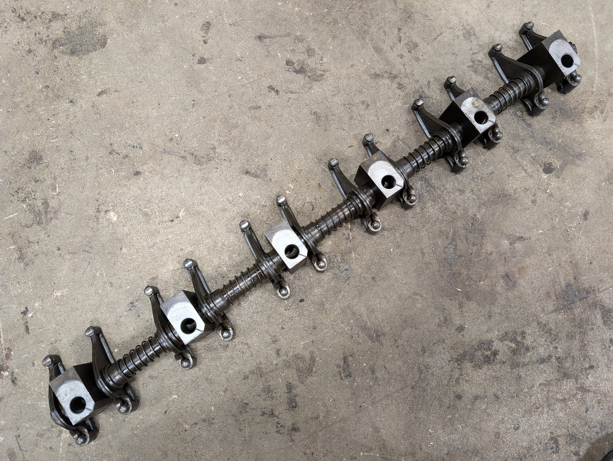 Rocker Arm Assembly IH International 688999C91 675547C2 675660C92 USED