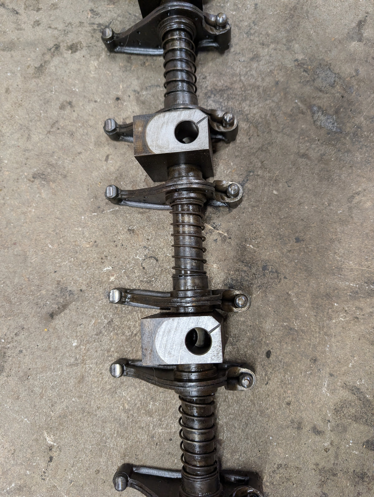 Rocker Arm Assembly IH International 688999C91 675547C2 675660C92 USED