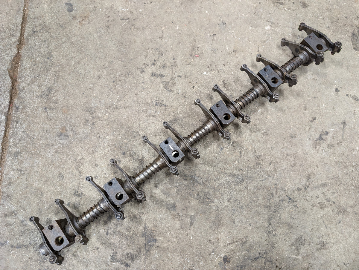 Rocker Arm Assembly IH International 675547C2 675447C91 675447C92 675660C92 USED