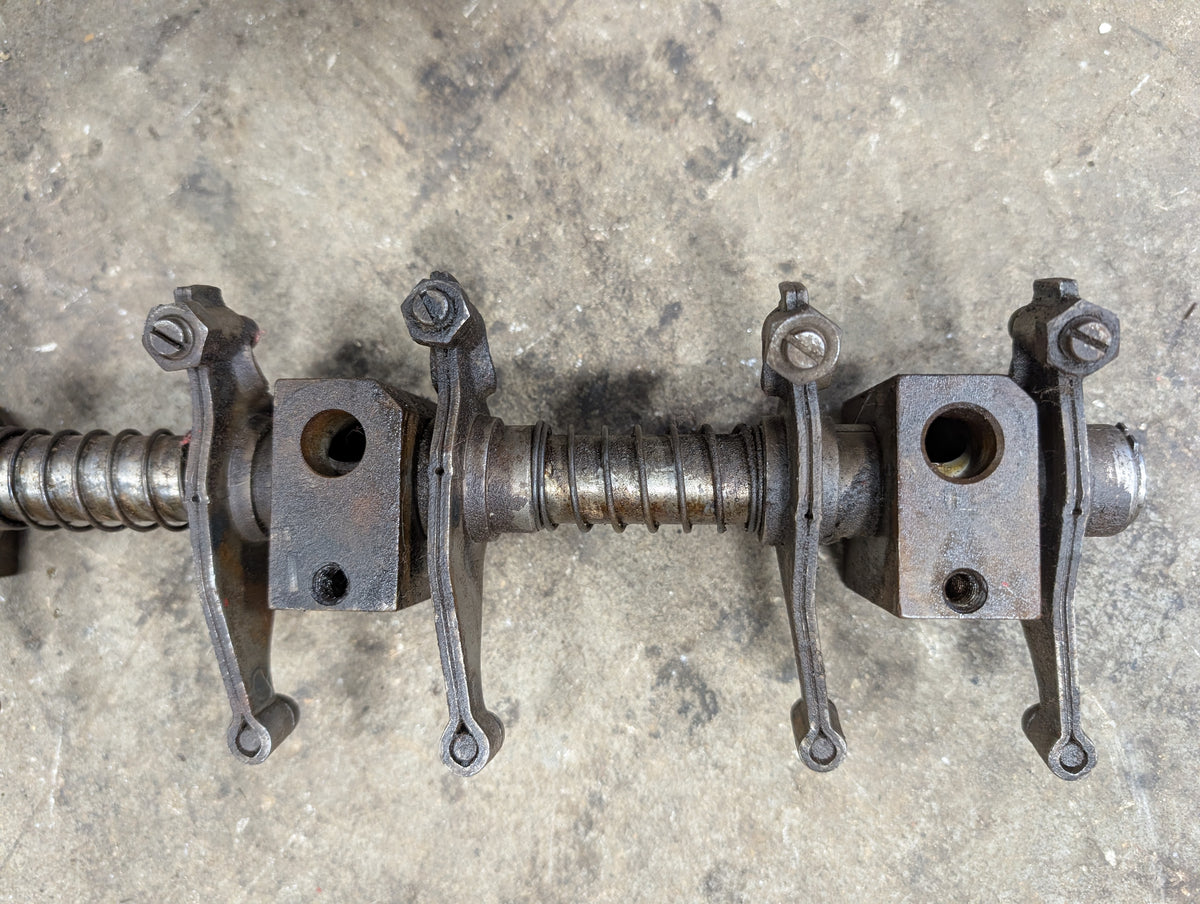 Rocker Arm Assembly IH International 675547C2 675447C91 675447C92 675660C92 USED