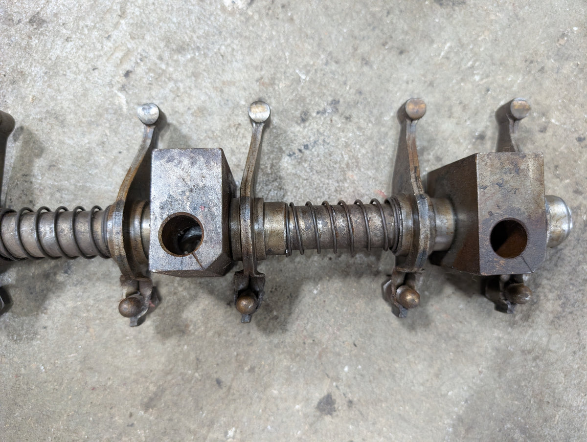 Rocker Arm Assembly IH International 675547C2 675447C91 675447C92 675660C92 USED