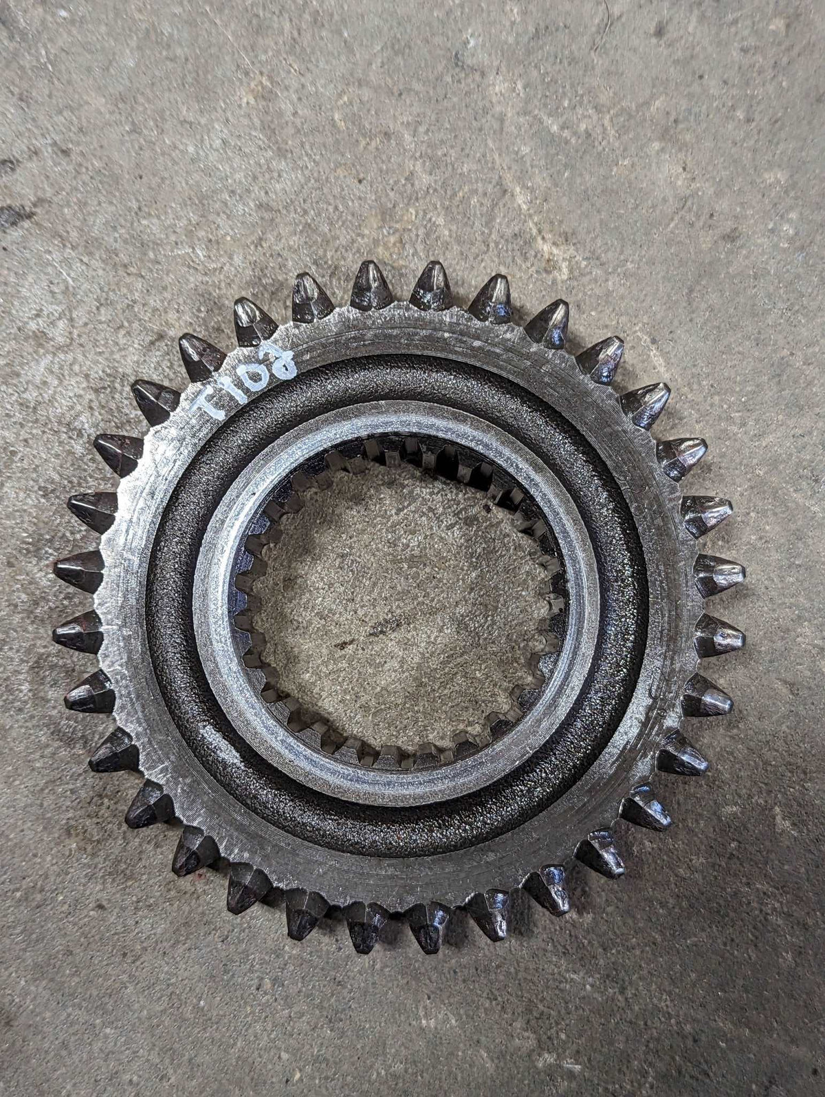 2nd Speed Drive Gear IH International 528672R1 USED - Hines Equipment Repair & Parts