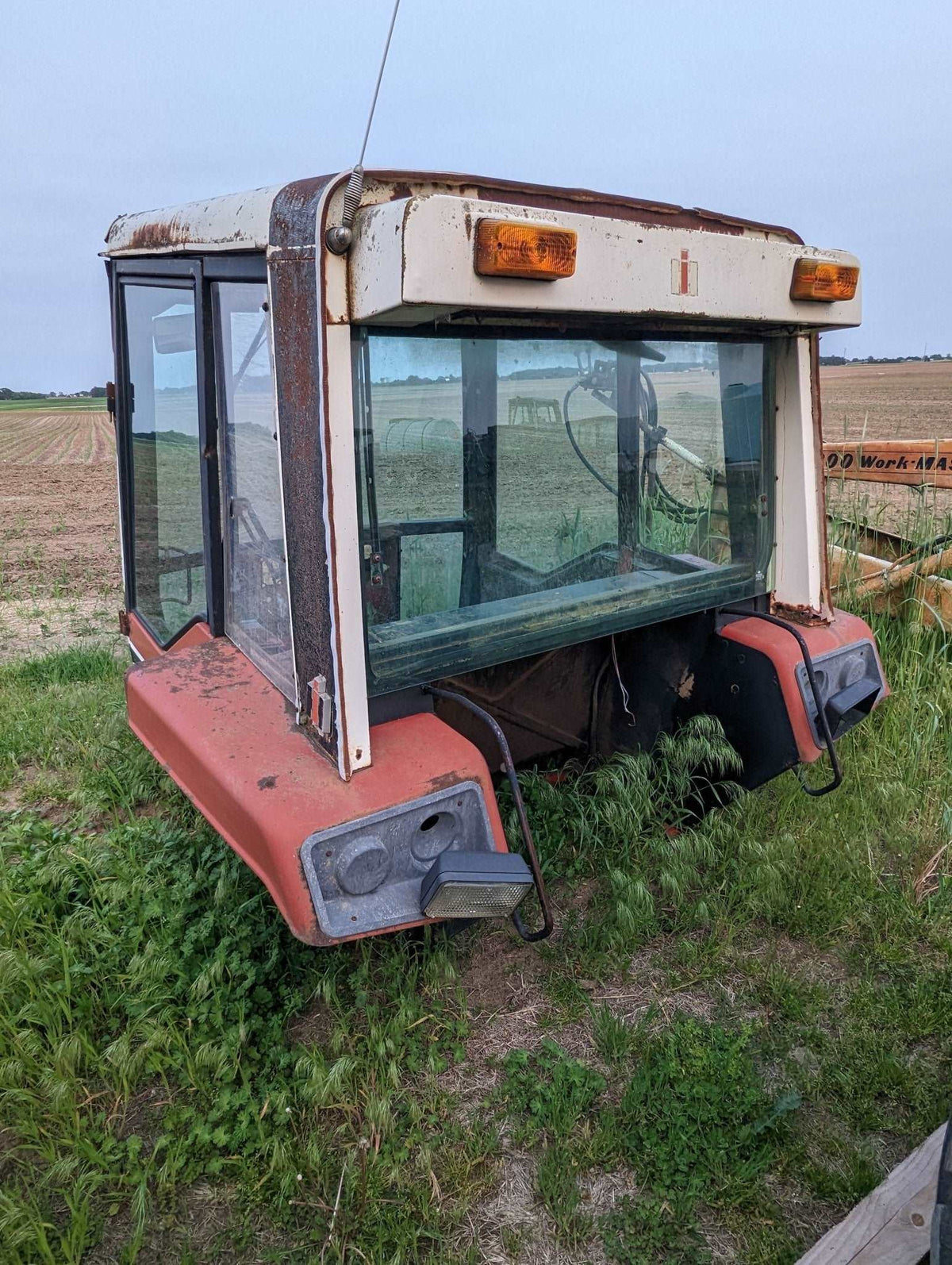 86 Series Cab IH International 1267539C91 USED - Hines Equipment Repair & Parts