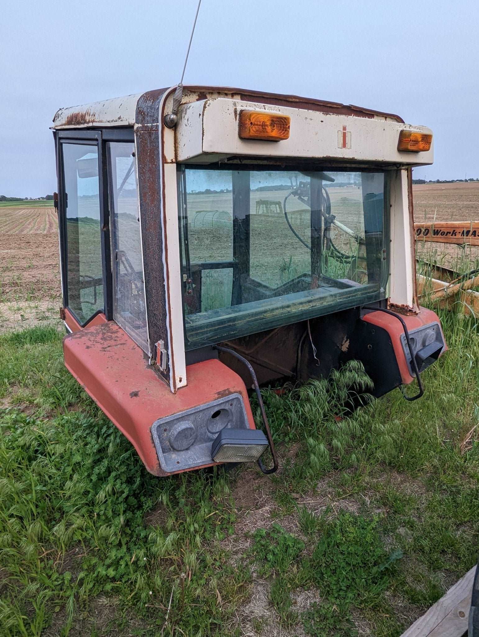 86 Series Cab IH International 1267539C91 USED - Hines Equipment Repair & Parts